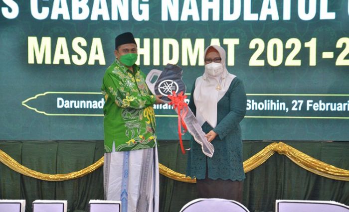 Hadiri Pelantikan PCNU, Wakil Bupati Gresik Serahkan Bantuan 96 Unit Motor Hadiri Pelantikan PCNU, Wakil Bupati Gresik Serahkan Bantuan 96 Unit Motor