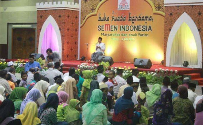 Semen Indonesia Bukber dan Santuni 1.500 Anak Yatim Warga Ring 1 Semen Indonesia Bukber dan Santuni 1.500 Anak Yatim Warga Ring 1