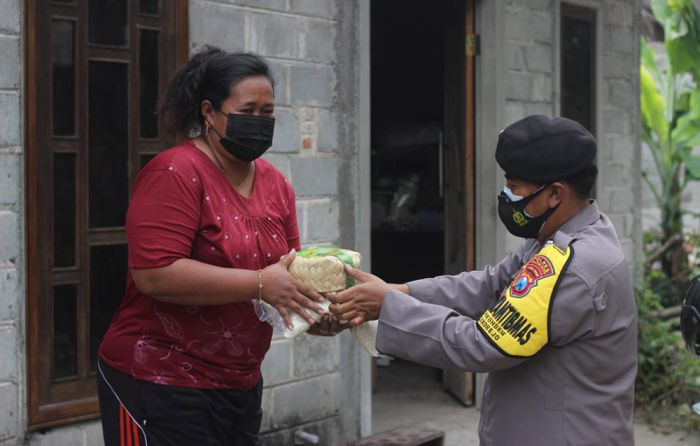 Polisi di Blitar Utamakan Distribusi Daging Kurban Kepada Warga Isoman