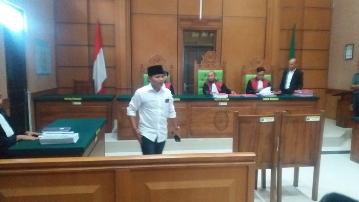 Tanpa Pengacara, Terdakwa UU ITE Hadapi 3 Hakim di PN Bangkalan Seorang Diri Tanpa Pengacara, Terdakwa UU ITE Hadapi 3 Hakim di PN Bangkalan Seorang Diri
