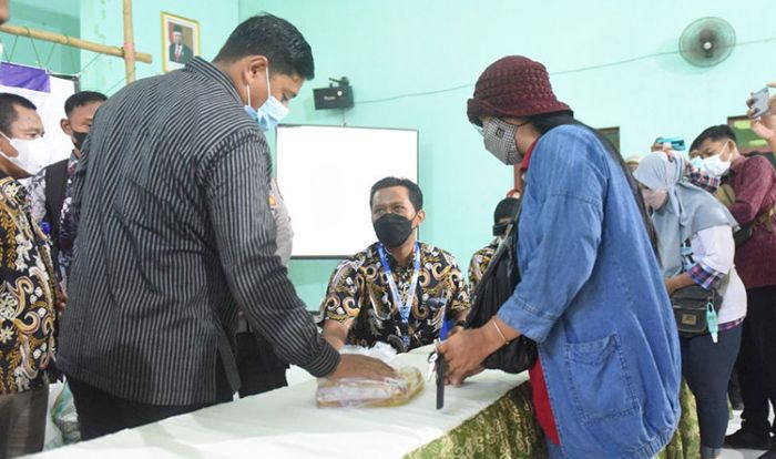 Atasi Kelangkaan, Wali Kota Kediri Percepat Distribusi Minyak Goreng untuk Masyarakat Atasi Kelangkaan, Wali Kota Kediri Percepat Distribusi Minyak Goreng untuk Masyarakat