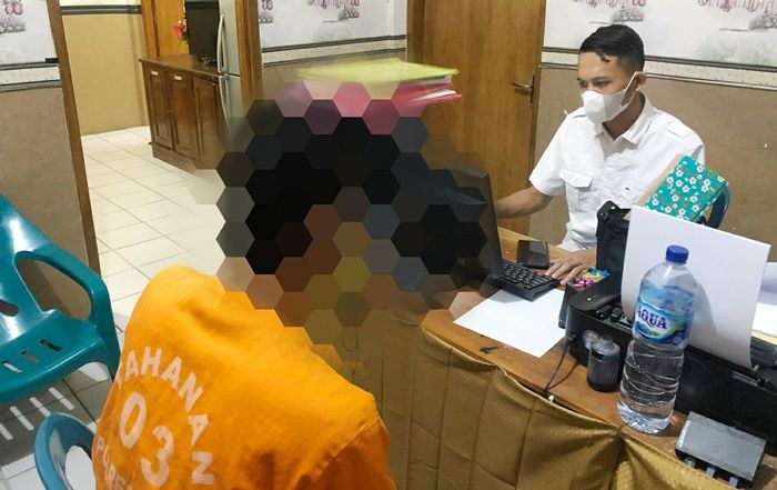 Diduga Jual Togel Judi Online Hongkong, Pria di Ngawi Diringkus Polisi di Warung Nasi