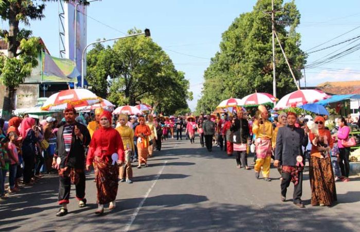 Kebhinekaan Ditampilkan Peserta Karnaval HUT RI ke-72 di Nganjuk