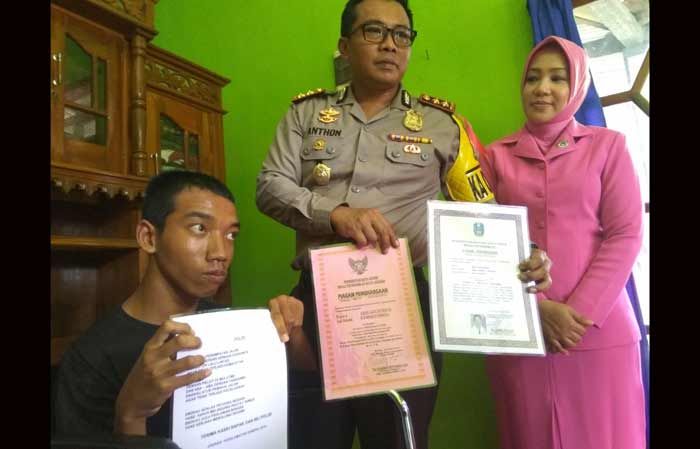 Pemuda Disabilitas Pandai Baca Puisi Ingin Lanjutkan Sekolah Pemuda Disabilitas Pandai Baca Puisi Ingin Lanjutkan Sekolah