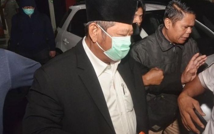 OTT KPK, Bupati Sidoarjo Saiful Ilah Dibawa ke Jakarta, Ada juga Seorang Wanita OTT KPK, Bupati Sidoarjo Saiful Ilah Dibawa ke Jakarta, Ada juga Seorang Wanita
