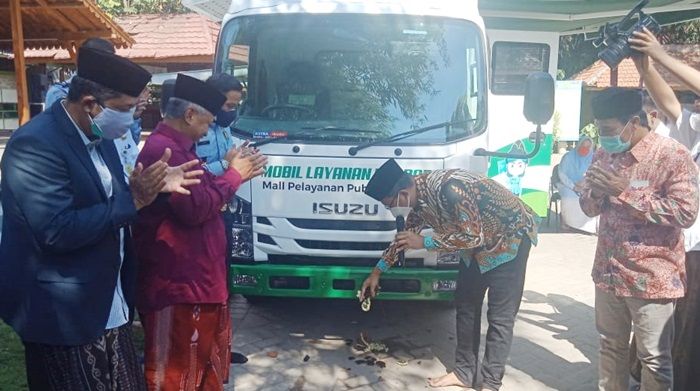 Dekatkan Pelayanan Publik ke Masyarakat, Bupati Gus Muhdlor Luncurkan Mobil Layanan Paspor