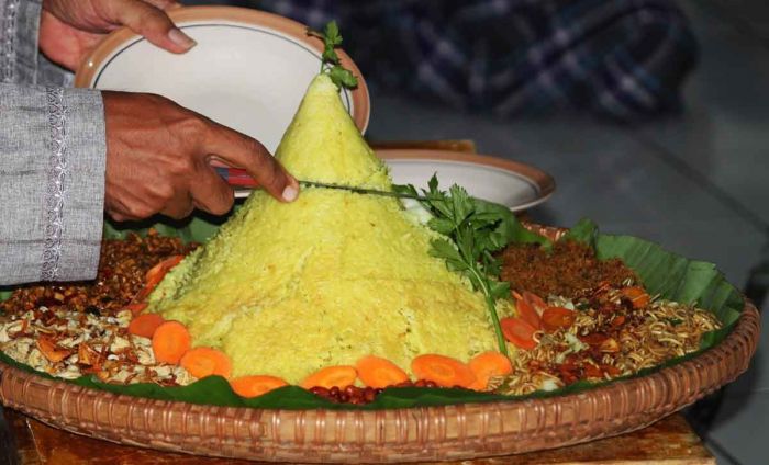 Manganan Sumur, Simbol Harmoni Masyarakat Jawa Manganan Sumur, Simbol Harmoni Masyarakat Jawa