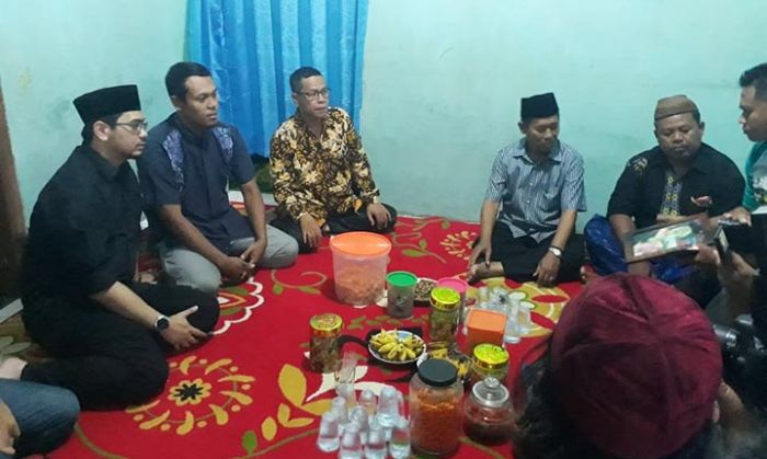 Takziah ke Rumah Korban Ambruknya SDN Gentong, Plt. Wali Kota Pasuruan Pulang Lebih Awal dari Jerman