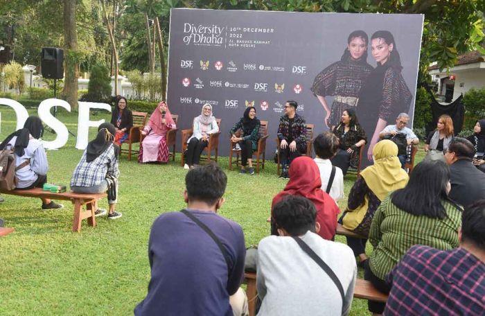 Berikut Profil Singkat dan Karya 5 Desainer yang Tampil dalam Dhoho Street Fashion 7th Berikut Profil Singkat dan Karya 5 Desainer yang Tampil dalam Dhoho Street Fashion 7th