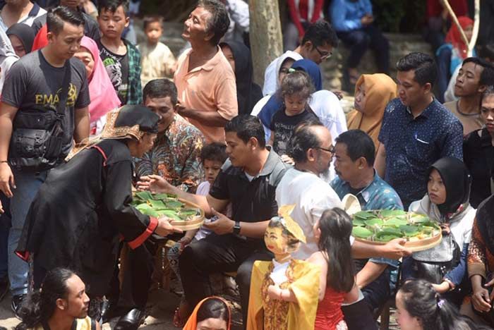 Seniman Lokal Hingga Mancanegara Ramaikan Pagelaran Panji Mbulan Seniman Lokal Hingga Mancanegara Ramaikan Pagelaran Panji Mbulan