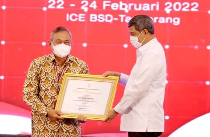 Berperan Aktif Wujudkan Ketangguhan Bangsa, Pemprov Jatim Raih Penghargaan dari BNPB Berperan Aktif Wujudkan Ketangguhan Bangsa, Pemprov Jatim Raih Penghargaan dari BNPB