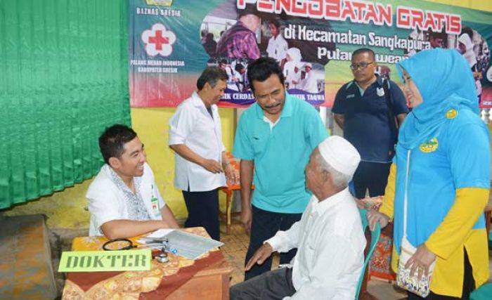 Masyarakat Bawean Serbu Pengobatan Gratis Masyarakat Bawean Serbu Pengobatan Gratis