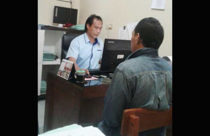 Karyawan Pabrik Karton Warga Gempol Ditangkap karena Nyambi Jual Sabu-Sabu Karyawan Pabrik Karton Warga Gempol Ditangkap karena Nyambi Jual Sabu-Sabu