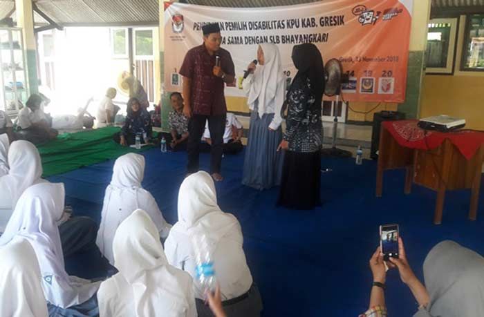 KPU Gresik Ajak Siswa Disabilitas Melek Pemilu 2019 KPU Gresik Ajak Siswa Disabilitas Melek Pemilu 2019