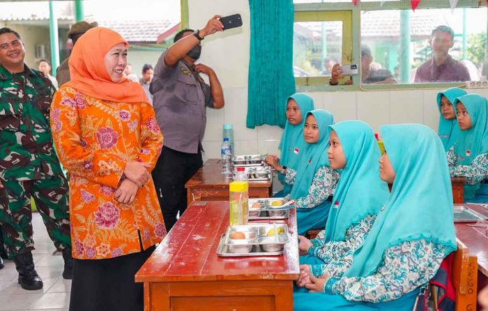 Tinjau Dapur Sehat MBG di Sidoarjo, Khofifah Beberkan Peran SPPG Tinjau Dapur Sehat MBG di Sidoarjo, Khofifah Beberkan Peran SPPG