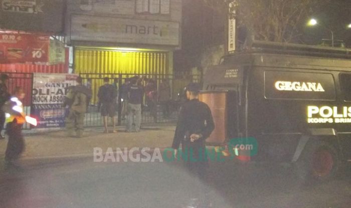 Diduga Bom, Tas Ransel di Jalan Jenggolo Sidoarjo Gegerkan Warga, Ternyata Isinya... Diduga Bom, Tas Ransel di Jalan Jenggolo Sidoarjo Gegerkan Warga, Ternyata Isinya...