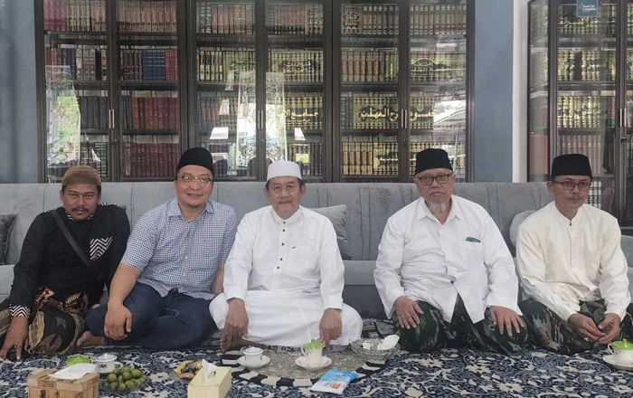 Pengasuh Ponpes Langitan Restui Yani-Alif Maju Pilkada Gresik Pengasuh Ponpes Langitan Restui Yani-Alif Maju Pilkada Gresik