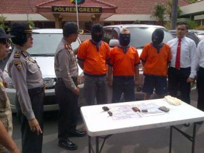 Polres Gresik Bongkar Sindikat Jual Beli Mobil Bodong