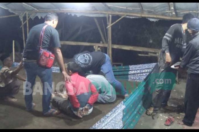 Polres Jombang Gerebek Judi Sabung Ayam dan Dadu di Sumobito, Amankan Dua Pelaku Polres Jombang Gerebek Judi Sabung Ayam dan Dadu di Sumobito, Amankan Dua Pelaku