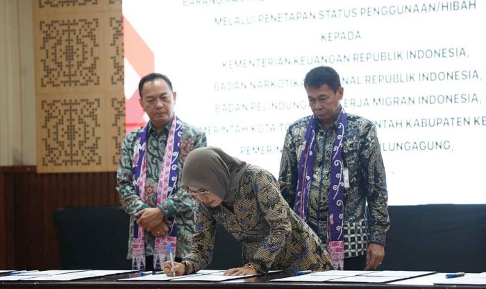 Pemkab Kediri Terima Hibah 2 Bidang Tanah dari KPK Senilai Rp3,9 Miliar Pemkab Kediri Terima Hibah 2 Bidang Tanah dari KPK Senilai Rp3,9 Miliar