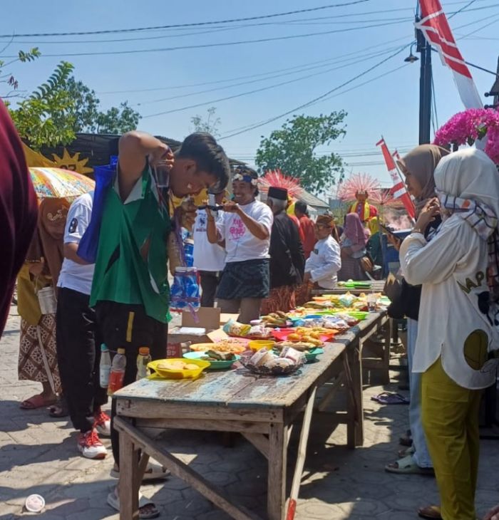 Karnaval 4 Dusun di Desa Kandangan Gresik Geliatkan Ekonomi UMKM Karnaval 4 Dusun di Desa Kandangan Gresik Geliatkan Ekonomi UMKM