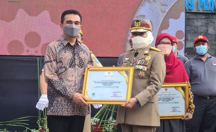 PT SBI Pabrik Tuban Komitmen Implementasikan Program di Bidang Kesehatan dan Keselamatan Kerja PT SBI Pabrik Tuban Komitmen Implementasikan Program di Bidang Kesehatan dan Keselamatan Kerja