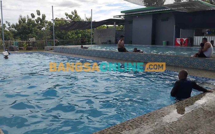 Cerita Pengunjung Menikmati Kolam Renang di Wisata Pangonan Cerita Pengunjung Menikmati Kolam Renang di Wisata Pangonan