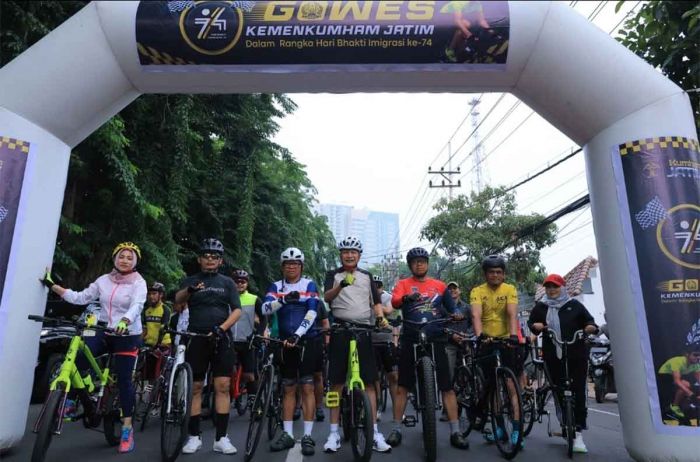 Peringati Hari Bhakti Imigrasi ke-74, Kepala Lapas Sidoarjo Ikut Gowes Peringati Hari Bhakti Imigrasi ke-74, Kepala Lapas Sidoarjo Ikut Gowes