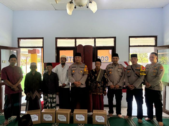 Jumat Curhat, Polres Mojokerto Ingatkan Jaga Komunikasi Tiga Pilar dan Beri Pesan Kamtibmas Jumat Curhat, Polres Mojokerto Ingatkan Jaga Komunikasi Tiga Pilar dan Beri Pesan Kamtibmas