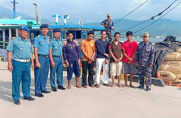 KRI Tatihu-853 Gagalkan Penyelundupan Rotan 93,916 Ton KRI Tatihu-853 Gagalkan Penyelundupan Rotan 93,916 Ton