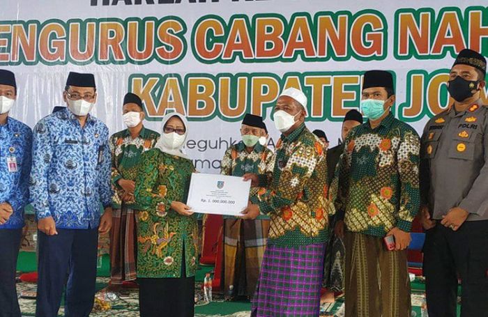 Peringati Harlah ke-99, Bupati Jombang Serahkan Hibah Rp1 Miliar untuk Pembangunan Kantor PCNU Peringati Harlah ke-99, Bupati Jombang Serahkan Hibah Rp1 Miliar untuk Pembangunan Kantor PCNU