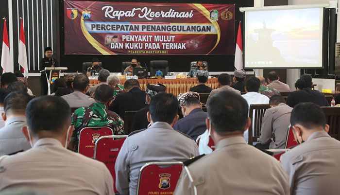 Forkopimda Banyuwangi Gelar Rakor Percepatan Penanganan PMK Forkopimda Banyuwangi Gelar Rakor Percepatan Penanganan PMK
