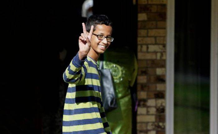 Inilah Orang-Orang yang Membuat Ahmed, Anak Jenius itu Populer Seluruh Dunia