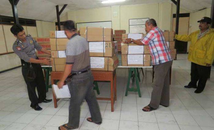 Ratusan Box Soal Unas Diamankan di Mapolres Pacitan Ratusan Box Soal Unas Diamankan di Mapolres Pacitan
