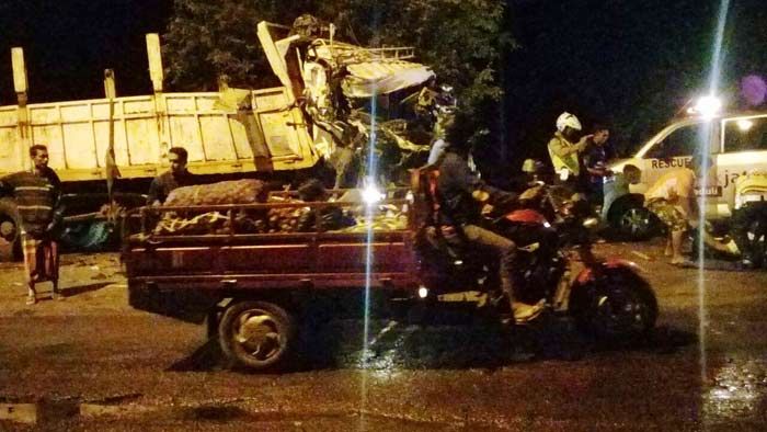 Hantam Truk Box, Sopir Truk Tronton Tewas di TKP 