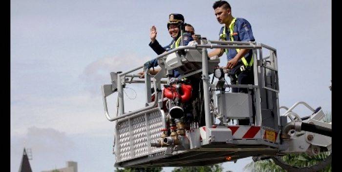 Risma Bangga Punya Sky Lift, Bisa Jangkau Gedung Bertingkat
