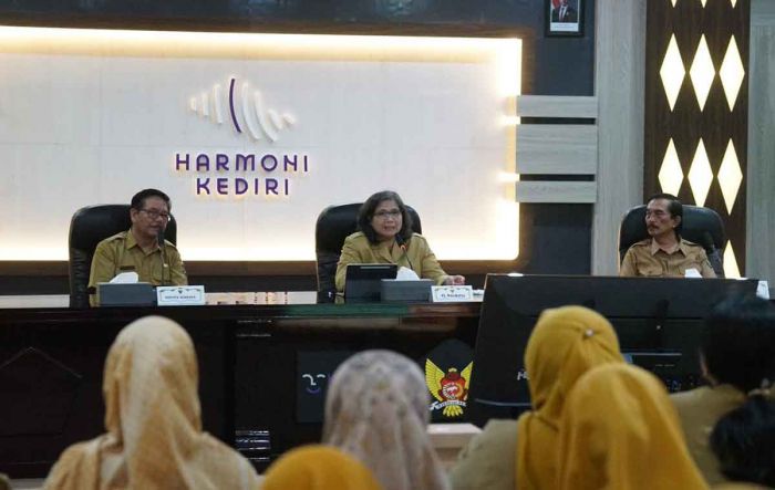 Pj Wali Kota Kediri Buka Monev Kinerja PIC Si Malik Pj Wali Kota Kediri Buka Monev Kinerja PIC Si Malik