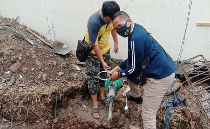 Diduga Tersengat Listrik, Pekerja Bangunan Tewas Saat Ngebor Tembok Rumah Diduga Tersengat Listrik, Pekerja Bangunan Tewas Saat Ngebor Tembok Rumah