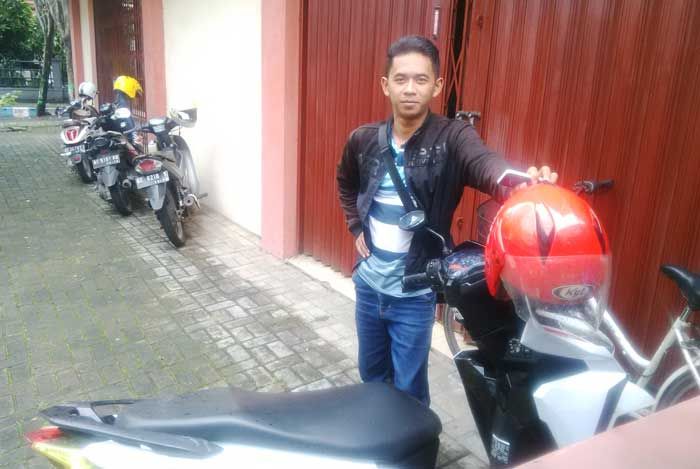 Mampir Ngopi di Warung, Helm Rp 600 ribu Raib