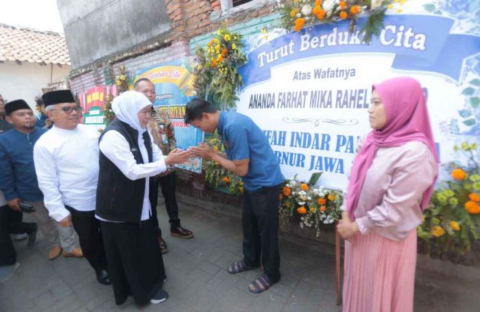 Gubernur Khofifah Takziah ke Farhat Mika Rahel Riyanto, Atlet Tinju yang Gugur saat Porprov Jatim Gubernur Khofifah Takziah ke Farhat Mika Rahel Riyanto, Atlet Tinju yang Gugur saat Porprov Jatim