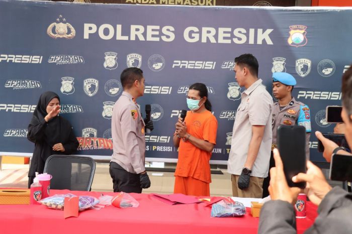 Polres Gresik Rilis Kasus Ayah Rudapaksa Anak Tiri, Begini Modus Bejatnya Polres Gresik Rilis Kasus Ayah Rudapaksa Anak Tiri, Begini Modus Bejatnya