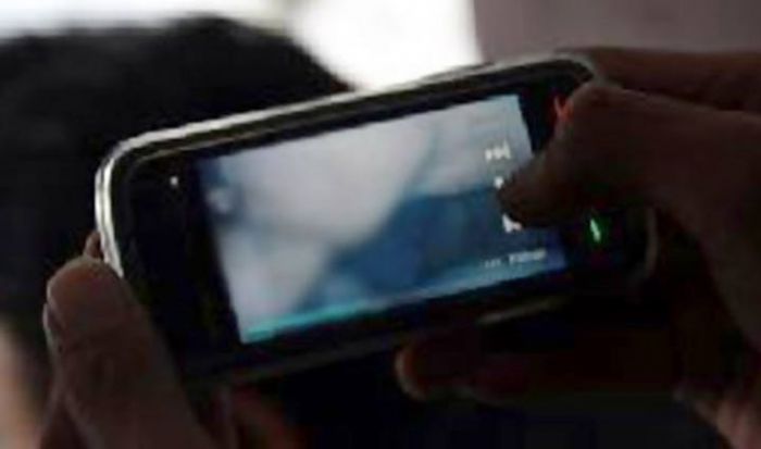 Sudah Tunangan, Pemuda Kuli Bangunan Ini Malah Bikin Video Porno, Kini Dipolisikan Calon Mertua