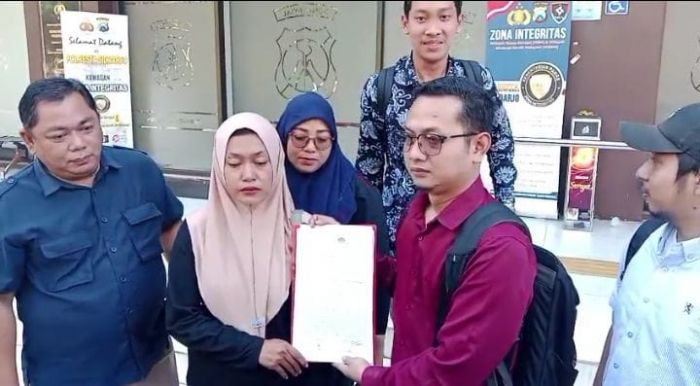 Balita Meninggal Diduga Korban Malapraktik Klinik di Porong, Orang Tua Lapor ke Polresta Sidoarjo  Balita Meninggal Diduga Korban Malapraktik Klinik di Porong, Orang Tua Lapor ke Polresta Sidoarjo