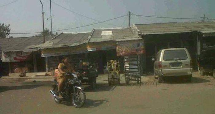 Dishub Janji Tertibkan Kios Makan Lahan Terminal Krian Dishub Janji Tertibkan Kios Makan Lahan Terminal Krian
