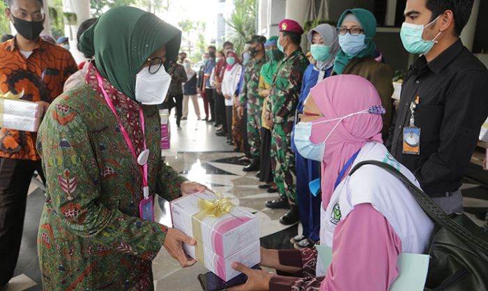 Pemkot Surabaya Kembali Bagikan Alat Rapid Test untuk 55 RS