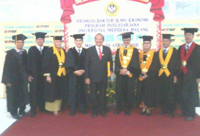 Kepala SMKN 4 Malang Raih Gelar Doktor Ekonomi Kepala SMKN 4 Malang Raih Gelar Doktor Ekonomi