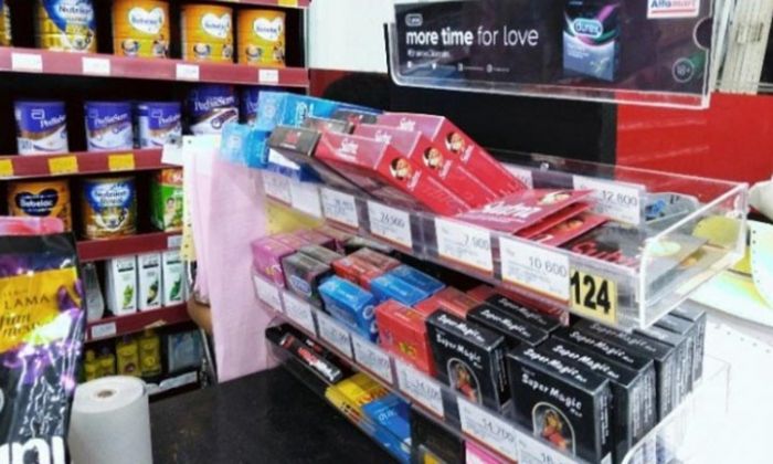 Penjualan Kondom di Gresik Meningkat di Hari Valentine Penjualan Kondom di Gresik Meningkat di Hari Valentine