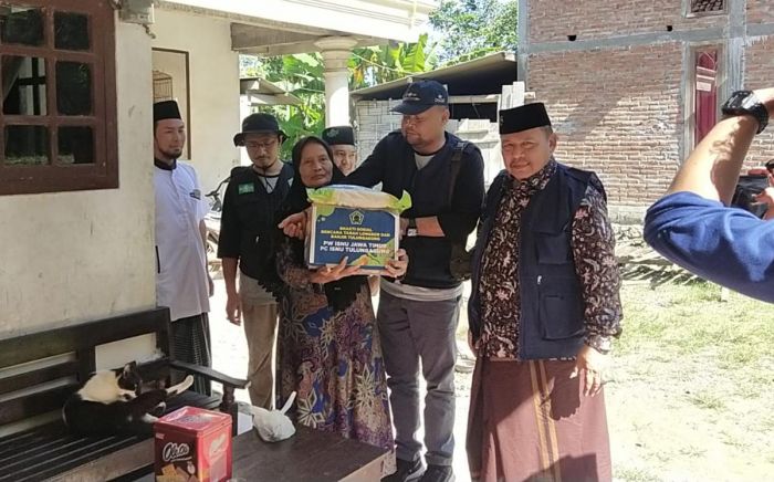 PW ISNU Jatim dan PC ISNU Tulungagung Bagikan 100 Peket Sembako ke Korban Longsor dan Banjir PW ISNU Jatim dan PC ISNU Tulungagung Bagikan 100 Peket Sembako ke Korban Longsor dan Banjir