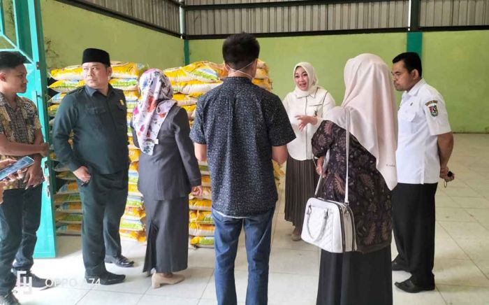 Komisi IV DPRD Tuban Ancam Evaluasi Pemenang Tender Jika Terbukti Salurkan Beras BPNTD Tak Layak Komisi IV DPRD Tuban Ancam Evaluasi Pemenang Tender Jika Terbukti Salurkan Beras BPNTD Tak Layak