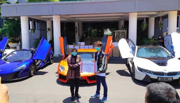 ​Beri Bantuan Pakai Mobil Mewah, Balai Kota Surabaya Mendadak Jadi Showroom Supercar